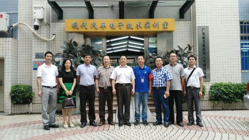點擊打開原圖 20170524_考察物聯(lián)網(wǎng)專業(yè)建設(shè)